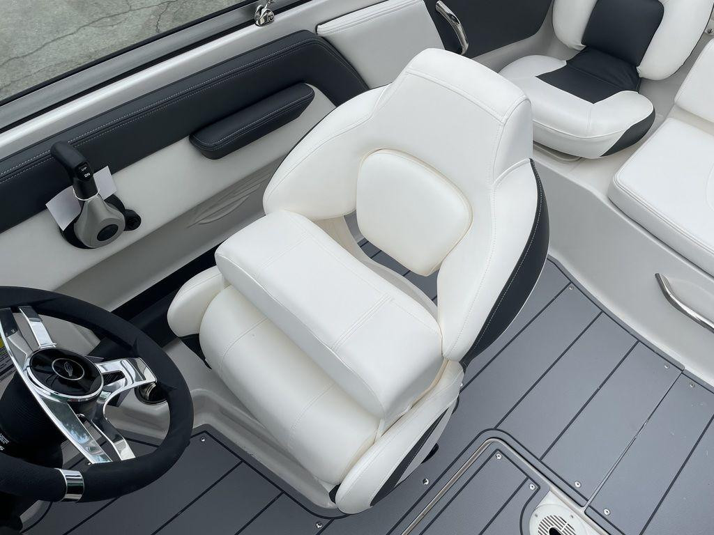 Chaparral 21 SSi OB Ski   Fish