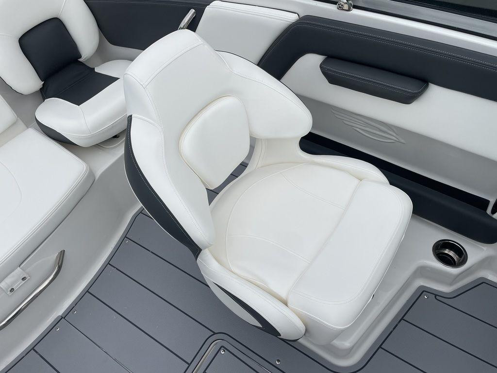 Chaparral 21 SSi OB Ski   Fish