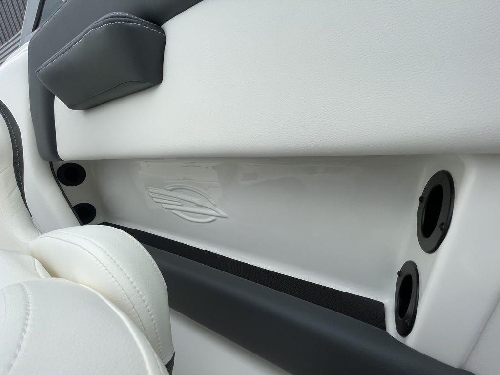 Chaparral 21 SSi OB Ski   Fish