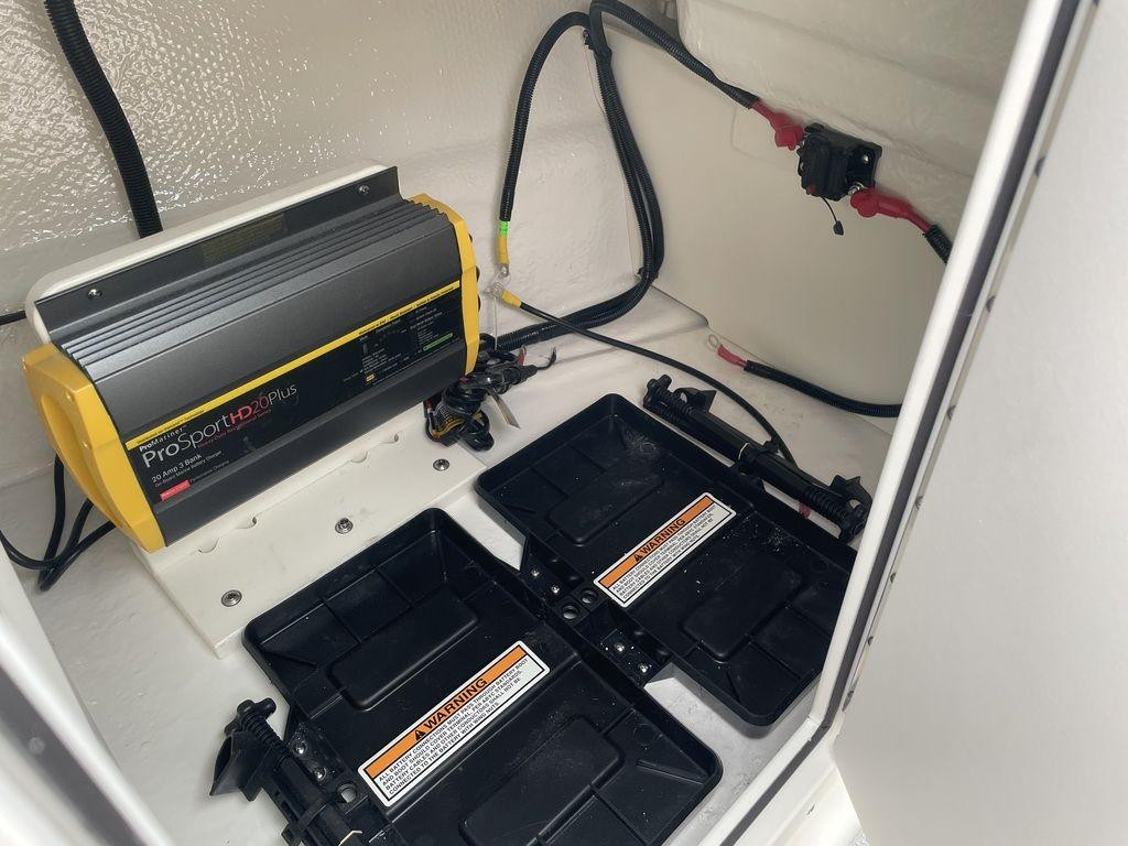 Chaparral 21 SSi OB Ski   Fish