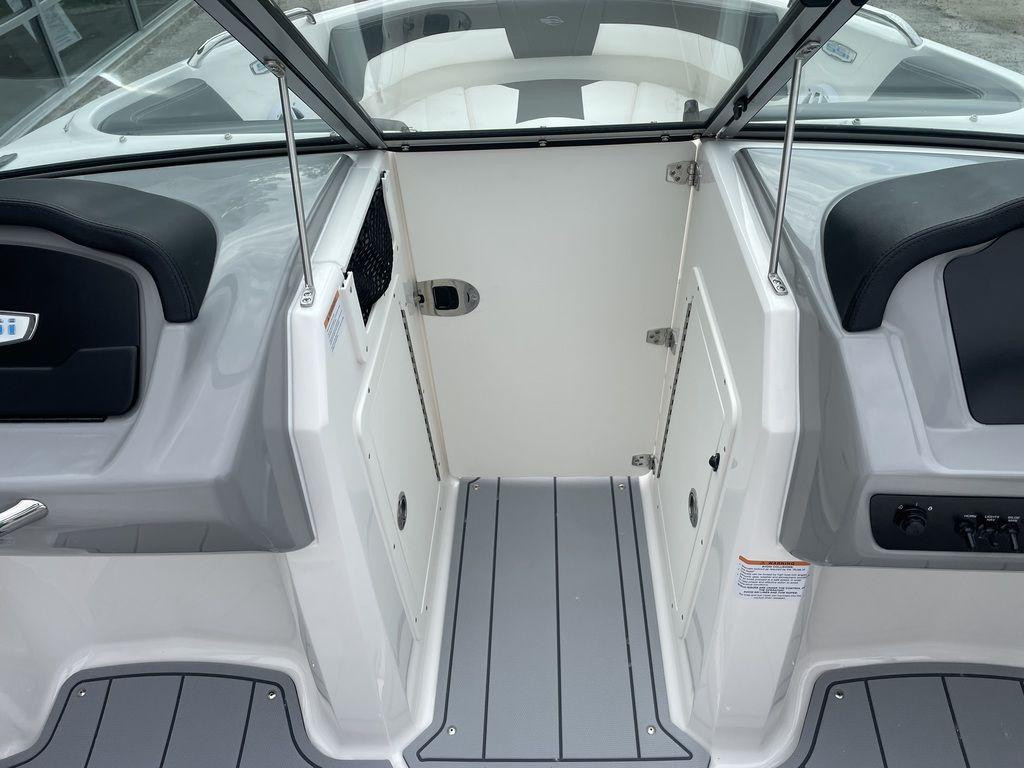 Chaparral 21 SSi OB Ski   Fish