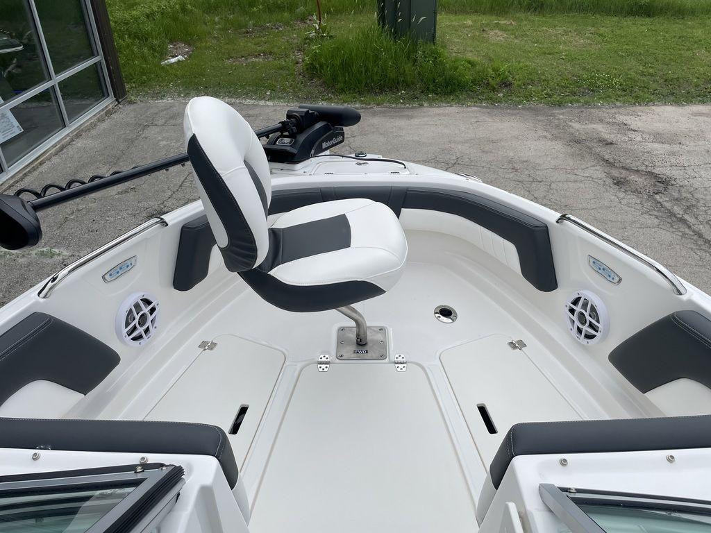 Chaparral 21 SSi OB Ski   Fish