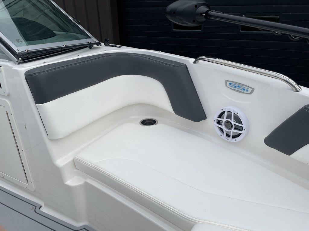 Chaparral 21 SSi OB Ski   Fish