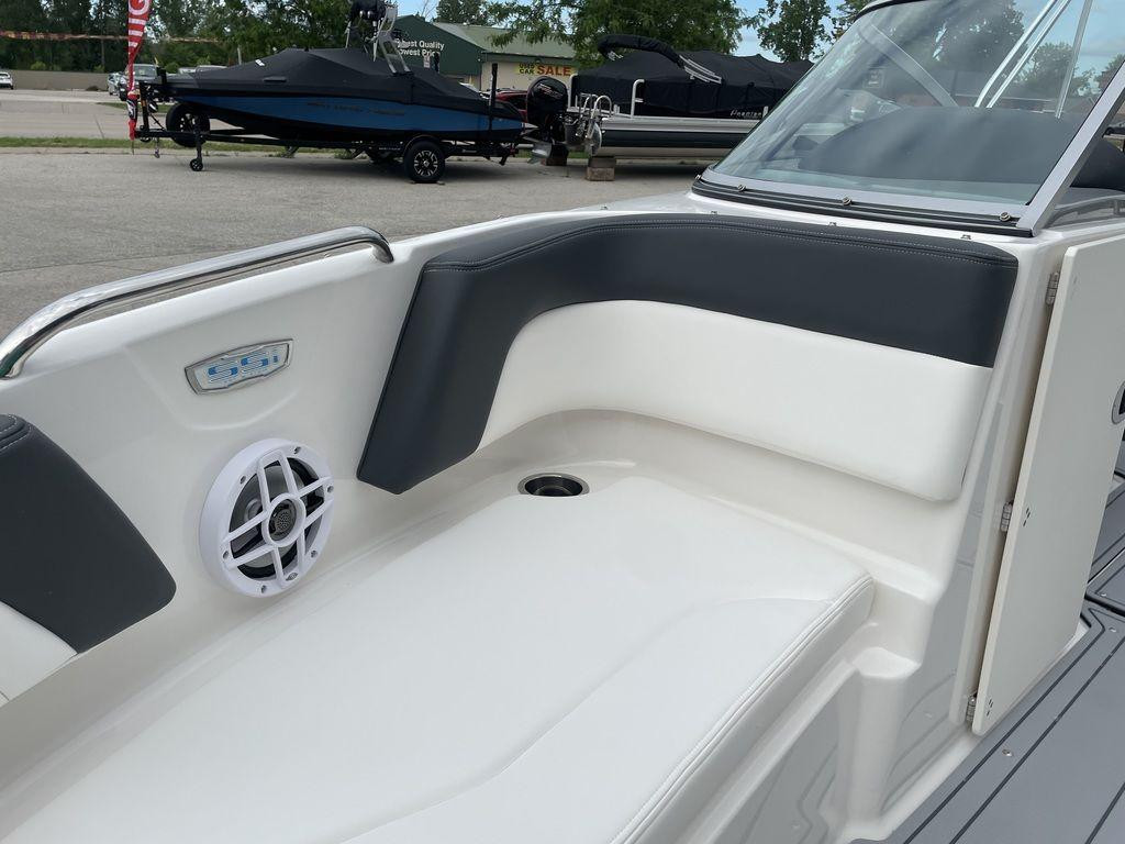 Chaparral 21 SSi OB Ski   Fish