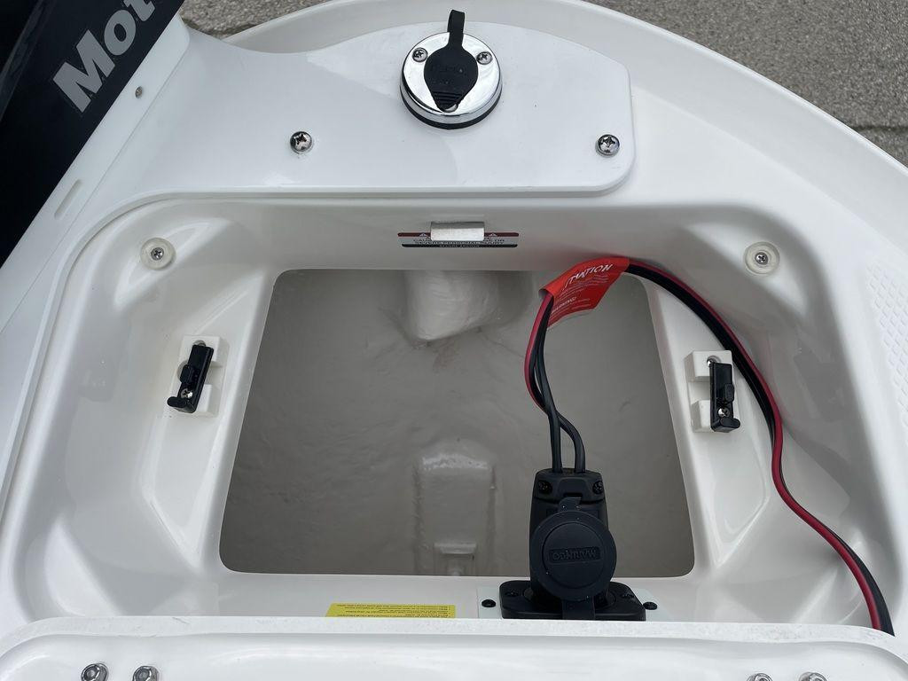 Chaparral 21 SSi OB Ski   Fish