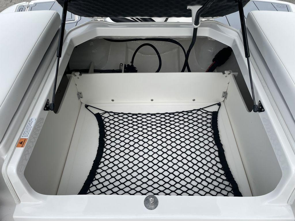 Chaparral 21 SSi OB Ski   Fish