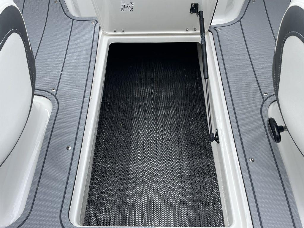 Chaparral 21 SSi OB Ski   Fish