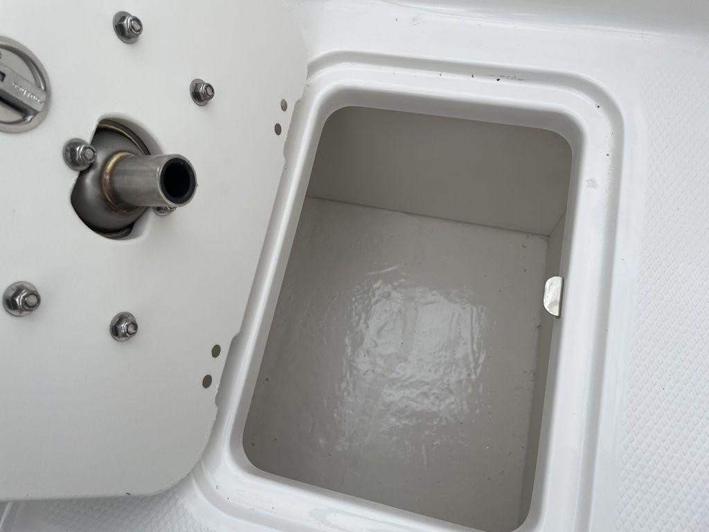 Chaparral 21 SSi OB Ski   Fish