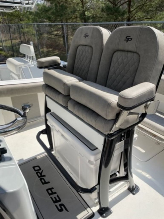 Sea Pro 239 Center Console