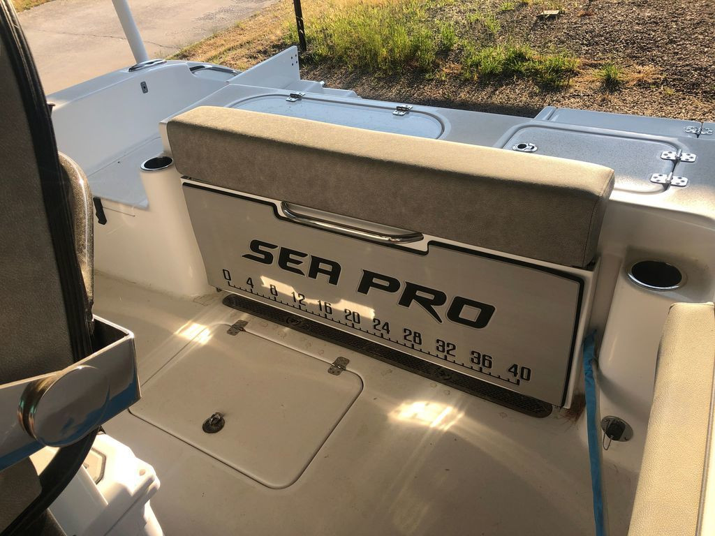 Sea Pro 239 Center Console
