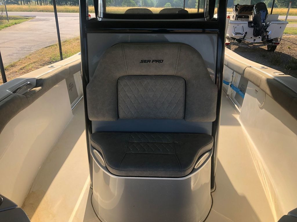 Sea Pro 239 Center Console