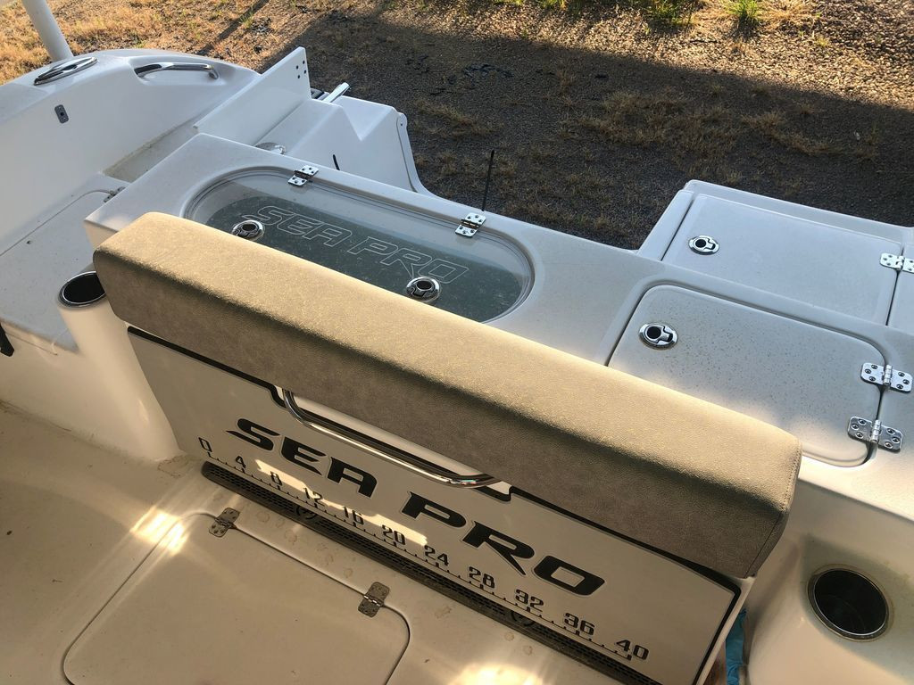 Sea Pro 239 Center Console