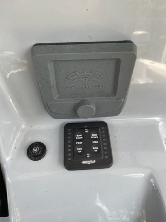 Sea Pro 239 Center Console