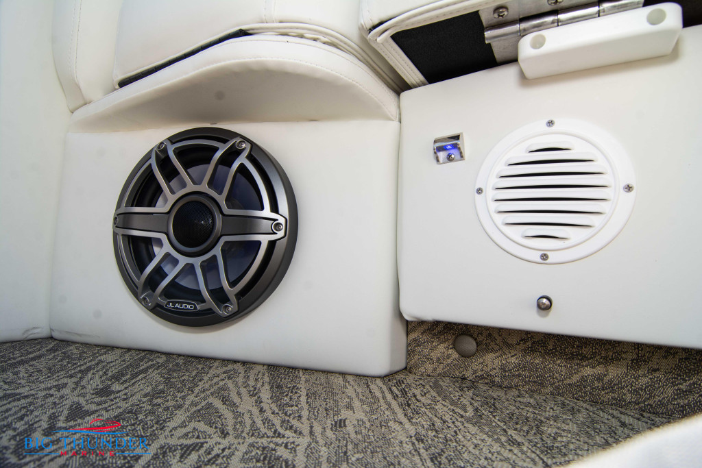 JC Tritoon SportToon 26 TT