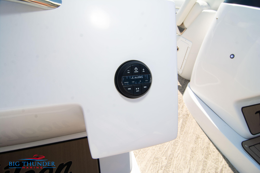 JC Tritoon SportToon 26 TT