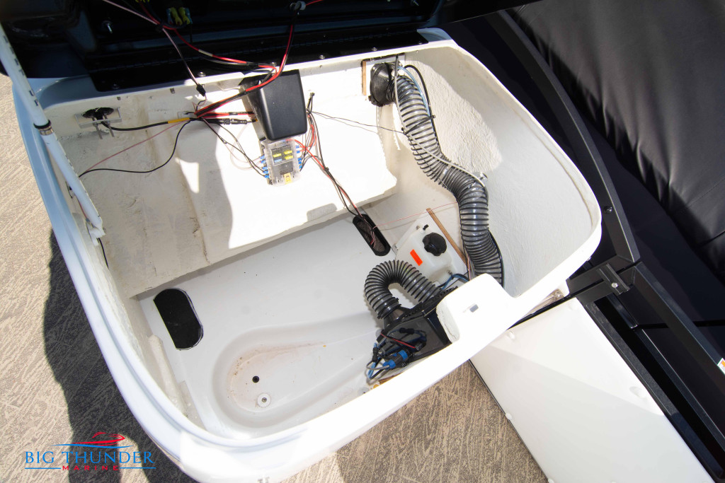 JC Tritoon SportToon 26 TT