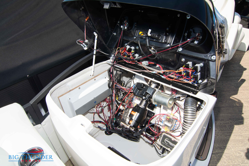 JC Tritoon SportToon 26 TT