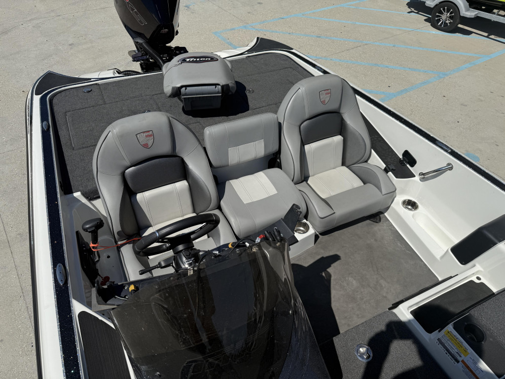 Triton 19 TrX Patriot