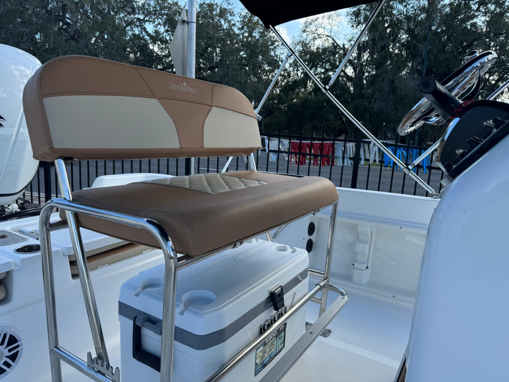 Nautic Star 211 Hybrid