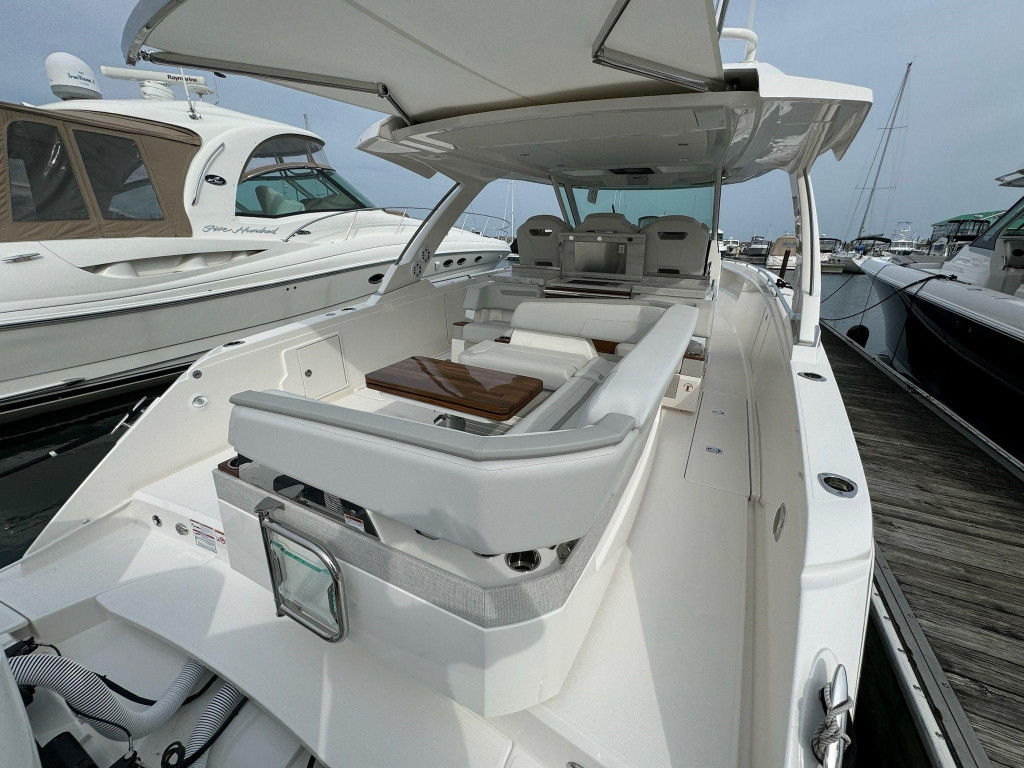Tiara 38 Luxury Sport