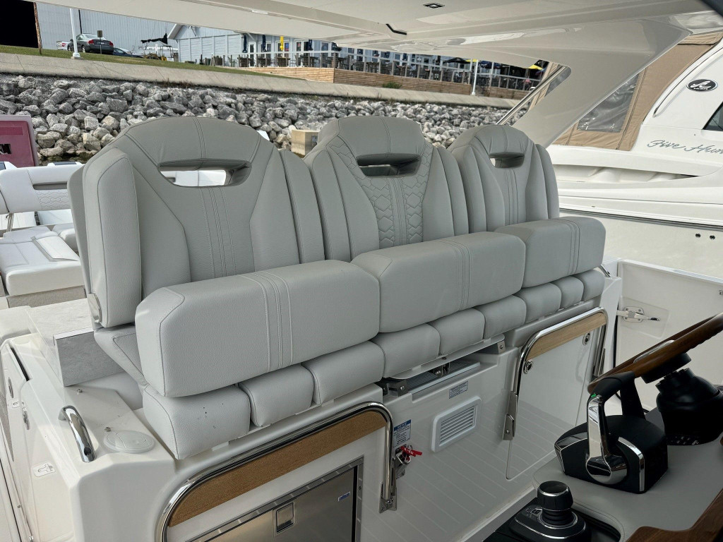 Tiara 38 Luxury Sport