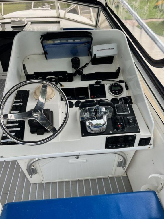 Contender 35 Side Console