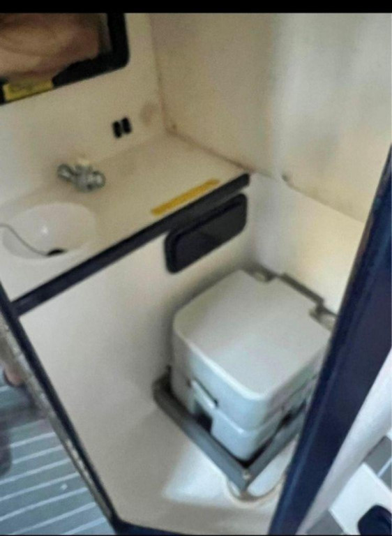 Contender 35 Side Console