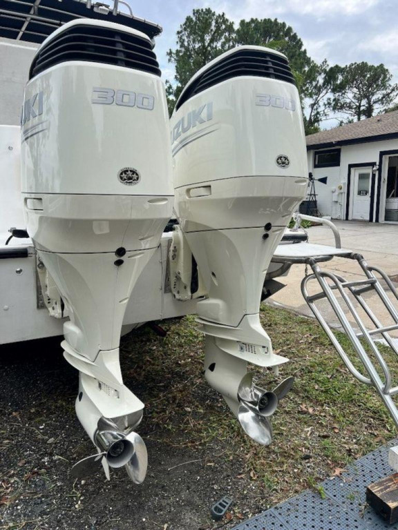 Contender 35 Side Console