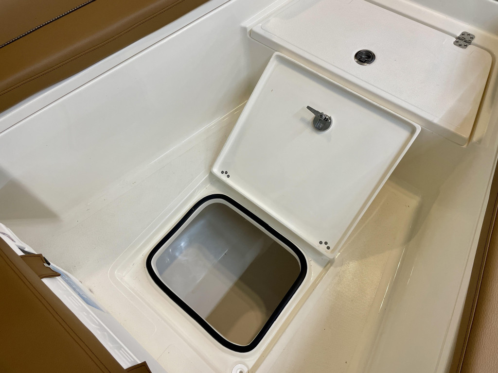 Pioneer 220 Bay Sport