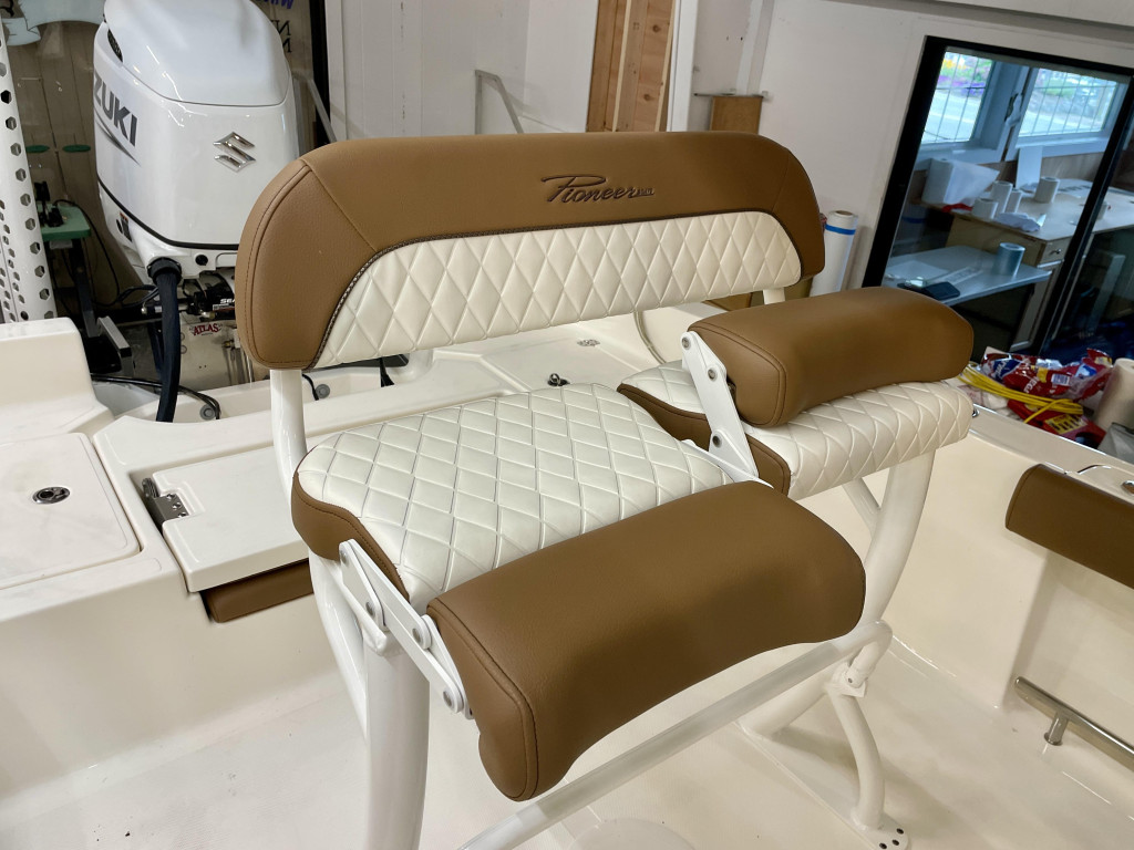 Pioneer 220 Bay Sport