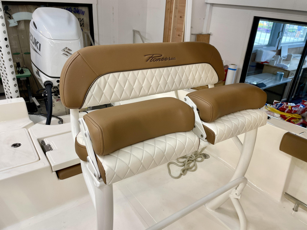 Pioneer 220 Bay Sport