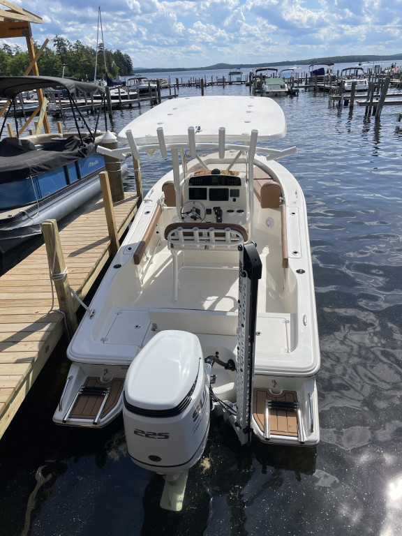 Pioneer 220 Bay Sport