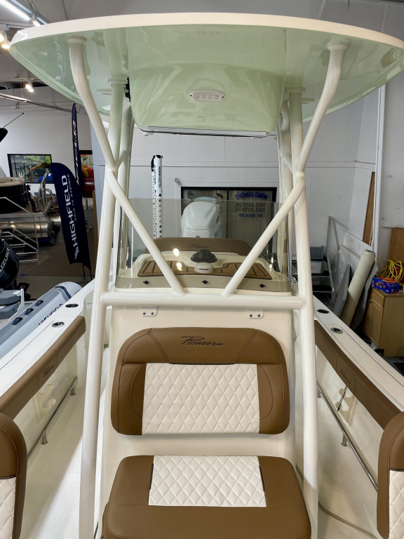 Pioneer 220 Bay Sport