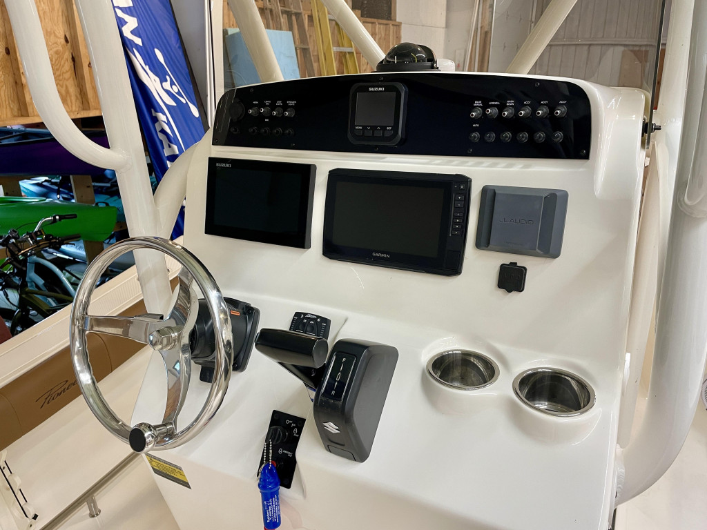 Pioneer 220 Bay Sport