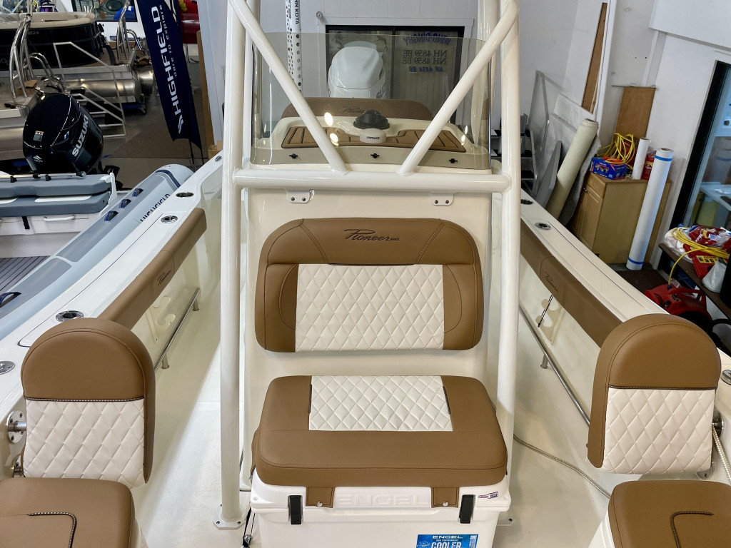 Pioneer 220 Bay Sport