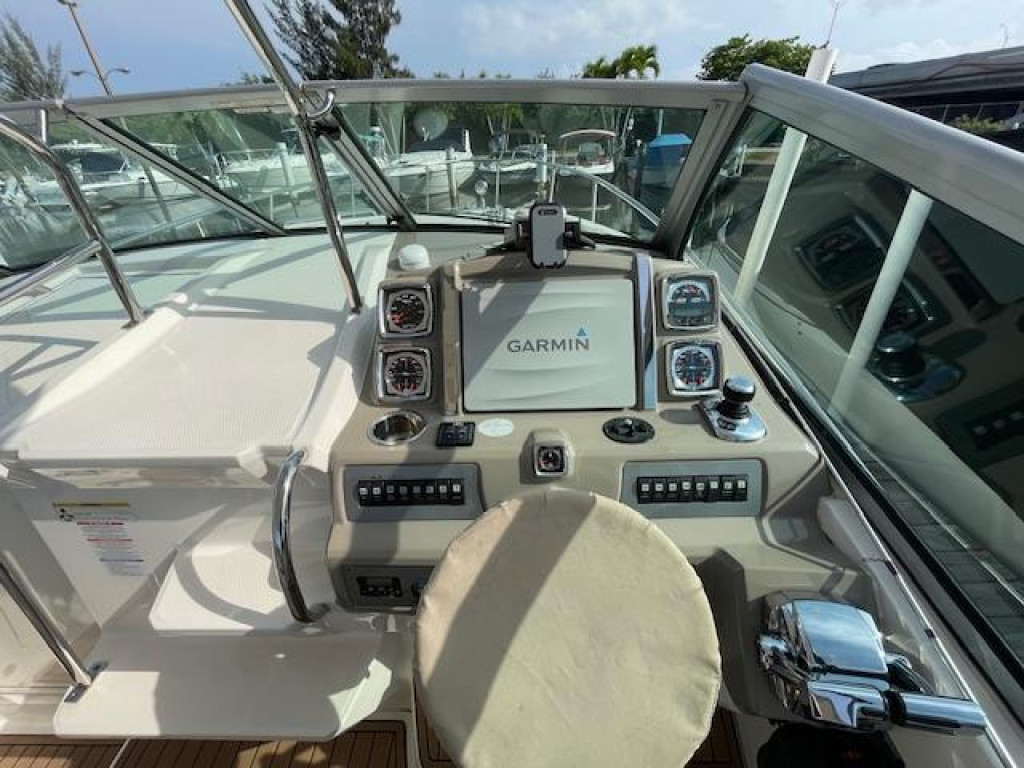 Chaparral 310 Signature