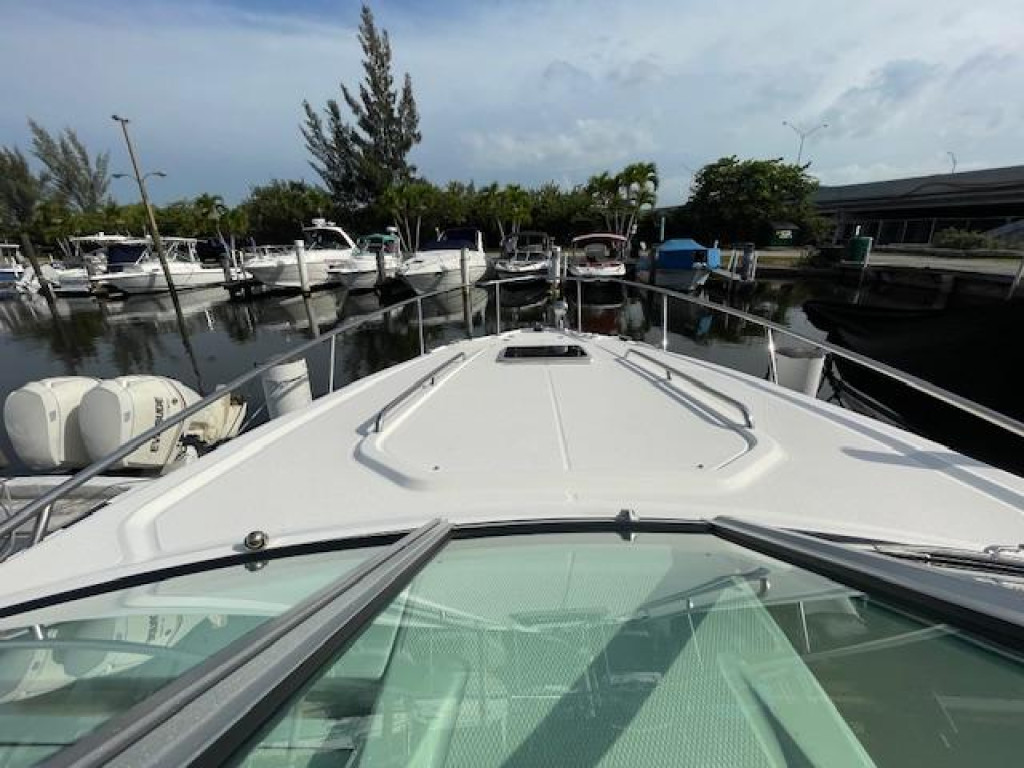Chaparral 310 Signature