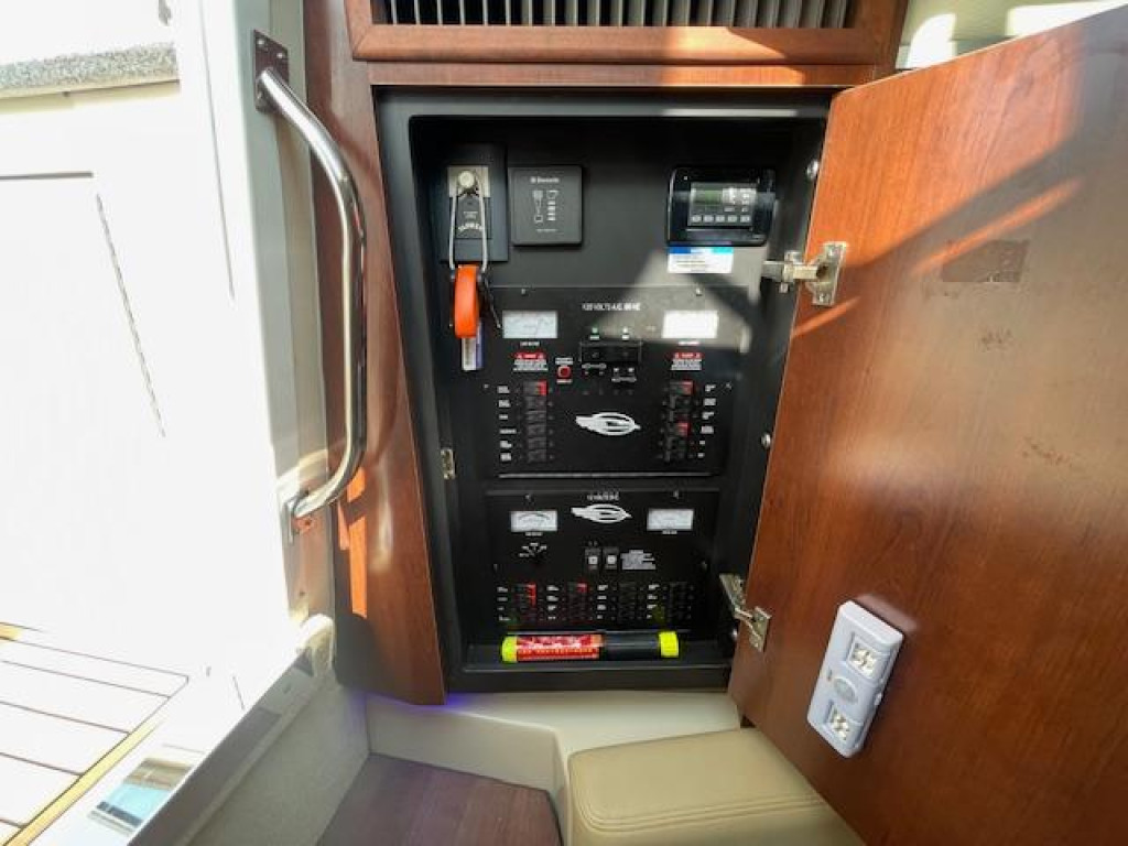 Chaparral 310 Signature