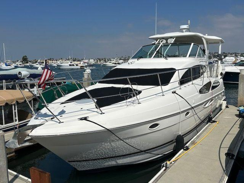 Cruisers 405 Express Motor Yacht