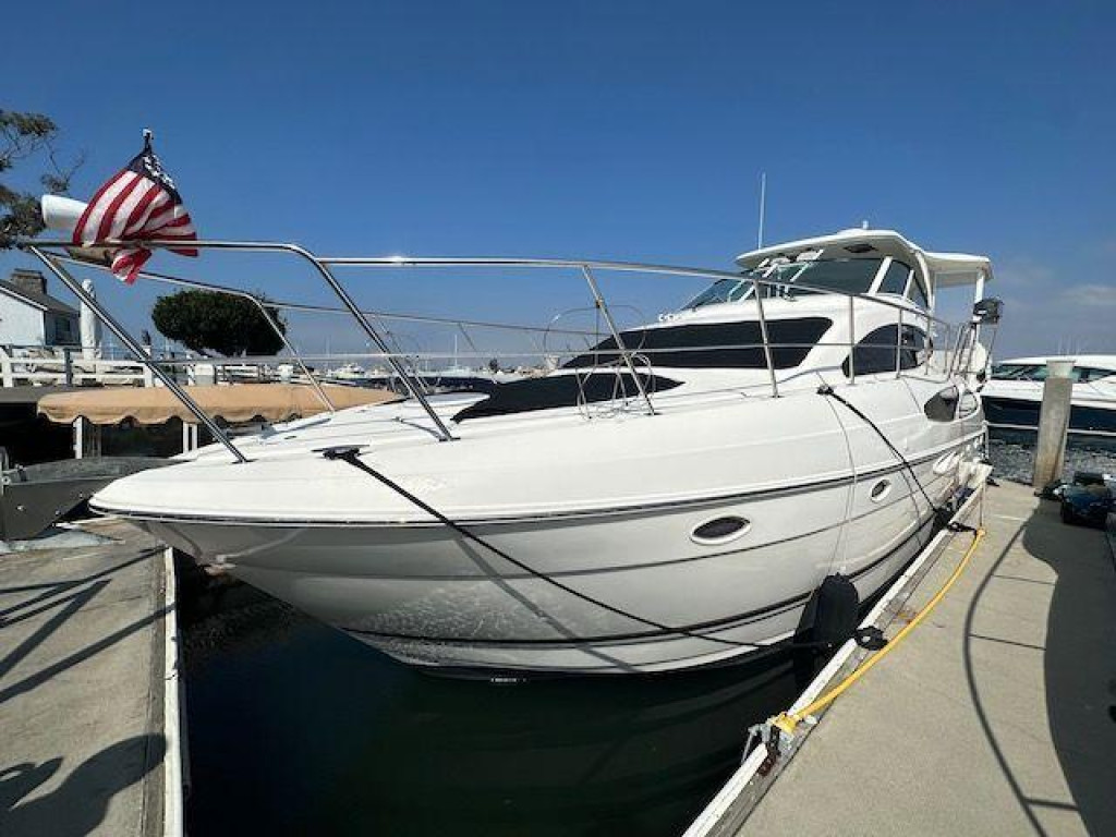 Cruisers 405 Express Motor Yacht