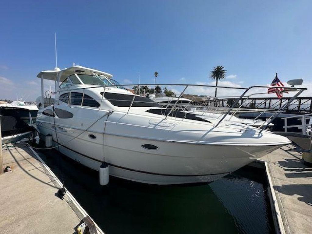 Cruisers 405 Express Motor Yacht