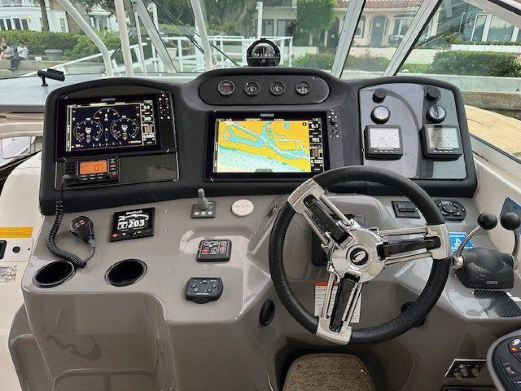 Cruisers 405 Express Motor Yacht