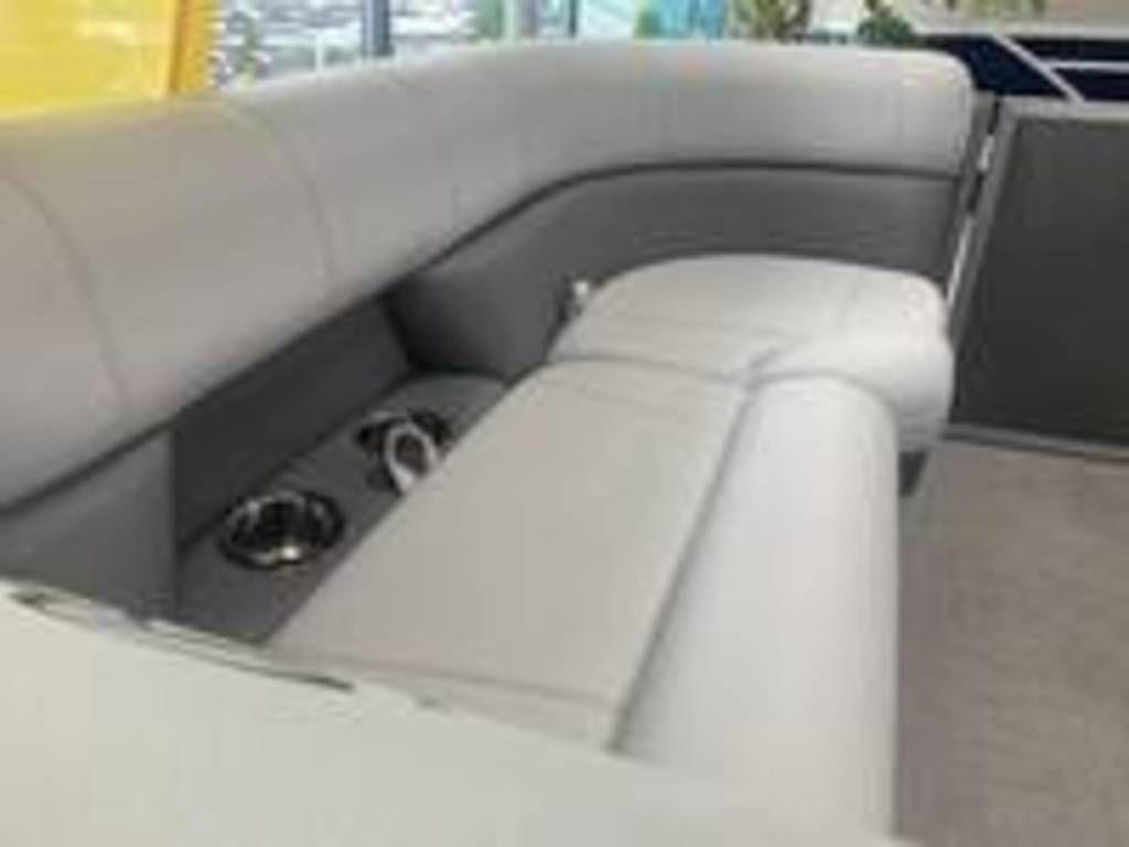 Bentley Pontoons Elite 220 SwingbackDual Captain Boats for Sale