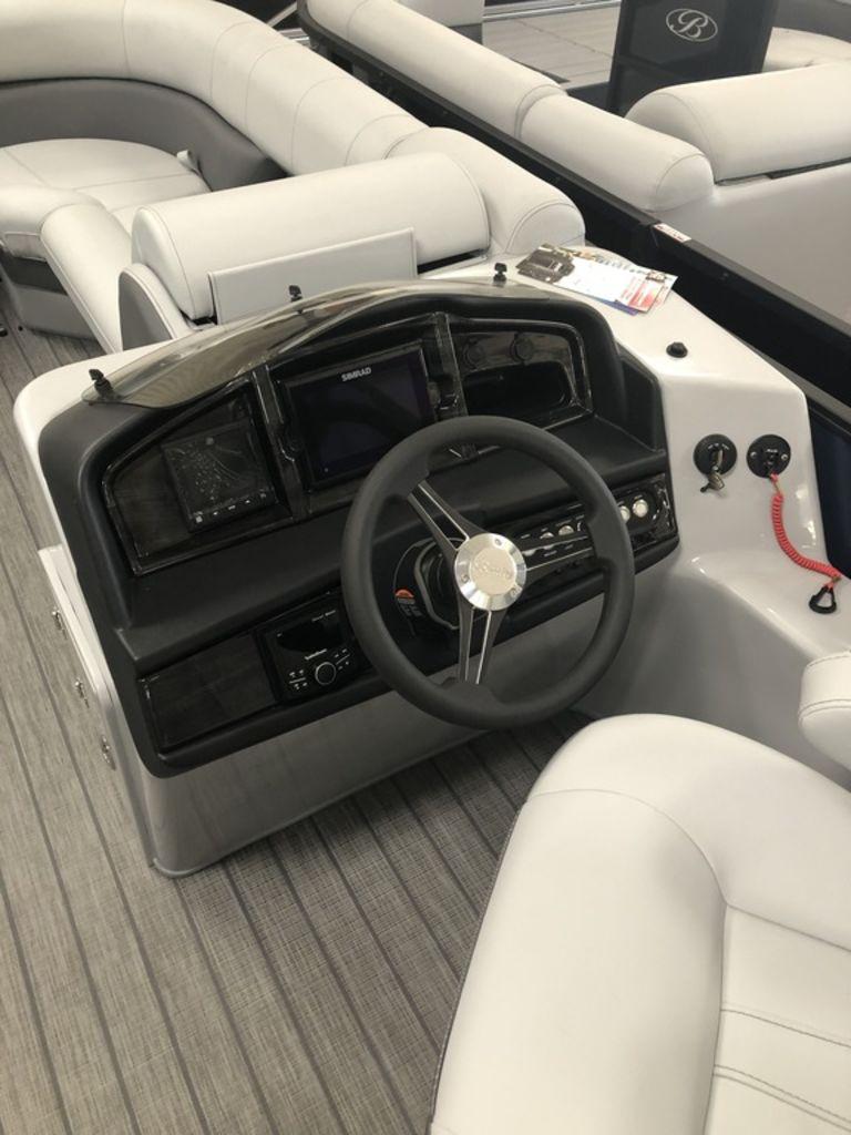 Bentley Pontoons Elite 220 SwingbackDual Captain Boats for Sale